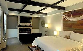 Cedar Stables Inn & Suites